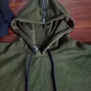 Women’s hooded sweatshirt with zipper hood